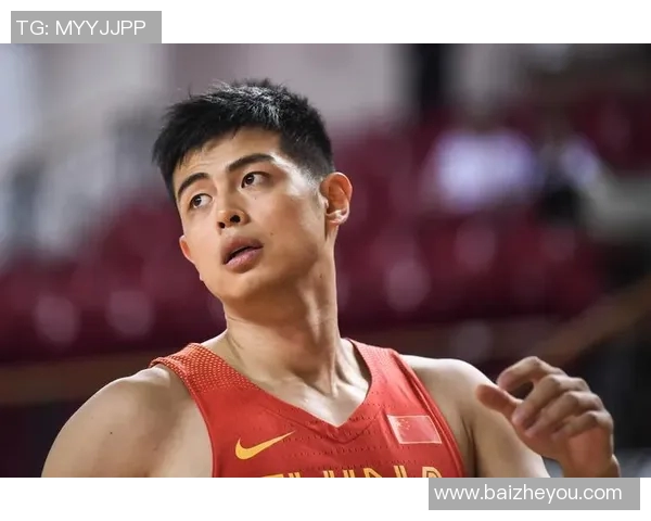 方硕在篮球赛场的崛起与挑战：从新星到领袖的成长之路